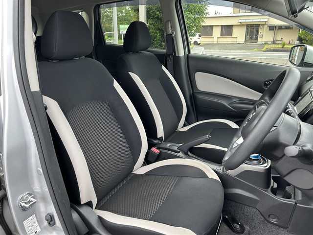 日産 ノート e－パワー X Bアロー 静岡県 2020(令2)年 4.8万km ブリリアントシルバー 社外ナビ/・フルセグTV/・Bluetooth接続/・DVD再生/インテリジェントルームミラー/アラウンドビューモニター/エマージェンシーブレーキ/前後コーナーセンサー/プッシュスタート/スマートキー/スペアキー/ETC/オートライト/オートハイビーム/取扱説明書/保証書