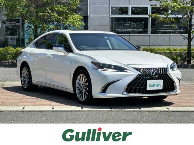 レクサス ＥＳ 300h バージョンL 福島県 2022(令4)年 0.5万km ソニッククォーツ サンルーフ/メーカーナビ/「AM/FM/フルセグTV/BT」/パノラミックビューモニター/パワートランク/セーフティセンス/3眼LEDオートヘッドライト/レザーシート/純正18インチアルミホイール/前後ドライブレコーダー/ビルトインETC2.0/フロントメモリー付きパワーシート/シートヒーター＆シートエアコン/ステアリングヒーター/パドルシフト/電動リアサンシェード/AC１００V/電動パーキング/オートホールド/キーレス