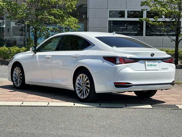 レクサス ＥＳ 300h バージョンL 福島県 2022(令4)年 0.5万km ソニッククォーツ サンルーフ/メーカーナビ/「AM/FM/フルセグTV/BT」/パノラミックビューモニター/パワートランク/セーフティセンス/3眼LEDオートヘッドライト/レザーシート/純正18インチアルミホイール/前後ドライブレコーダー/ビルトインETC2.0/フロントメモリー付きパワーシート/シートヒーター＆シートエアコン/ステアリングヒーター/パドルシフト/電動リアサンシェード/AC１００V/電動パーキング/オートホールド/キーレス