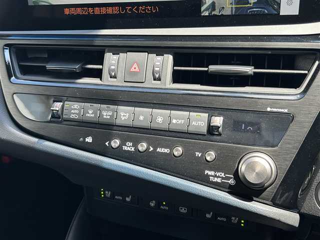 レクサス ＥＳ 300h バージョンL 福島県 2022(令4)年 0.5万km ソニッククォーツ サンルーフ/メーカーナビ/「AM/FM/フルセグTV/BT」/パノラミックビューモニター/パワートランク/セーフティセンス/3眼LEDオートヘッドライト/レザーシート/純正18インチアルミホイール/前後ドライブレコーダー/ビルトインETC2.0/フロントメモリー付きパワーシート/シートヒーター＆シートエアコン/ステアリングヒーター/パドルシフト/電動リアサンシェード/AC１００V/電動パーキング/オートホールド/キーレス
