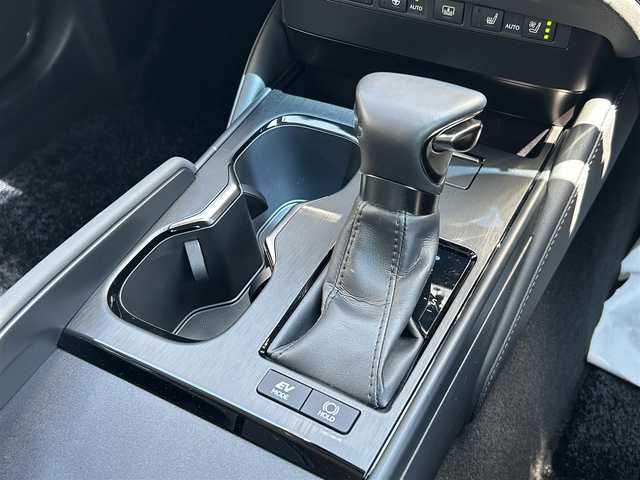レクサス ＥＳ 300h バージョンL 福島県 2022(令4)年 0.5万km ソニッククォーツ サンルーフ/メーカーナビ/「AM/FM/フルセグTV/BT」/パノラミックビューモニター/パワートランク/セーフティセンス/3眼LEDオートヘッドライト/レザーシート/純正18インチアルミホイール/前後ドライブレコーダー/ビルトインETC2.0/フロントメモリー付きパワーシート/シートヒーター＆シートエアコン/ステアリングヒーター/パドルシフト/電動リアサンシェード/AC１００V/電動パーキング/オートホールド/キーレス