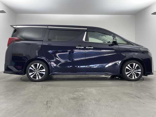 トヨタ アルファード S Cパッケージ 兵庫県 2019(令1)年 2.5万km スパークリングブラックパールクリスタルシャイン ・ツインムーンルーフ/・3眼LEDヘッドランプ/・LEDシーケンシャルターンランプ/・LEDコーナリングランプ/・Toyota Safety Sense/・プリクラッシュセーフティ（歩行者［昼夜］・自転車運転者［昼］検知機能付衝突回避支援タイプ/ミリ波レーダー＋単眼カメラ方式）/・レーントレーシングアシスト［LTA］/・レーダークルーズコントロール（全車速追従機能付）/・ロードサインアシスト［RSA］/・アダプティブハイビームシステム［AHS］/・オートマチックハイビーム［AHB］/・先行車発進告知機能［TMN］/・ブラインドスポットモニター［BSM］/・リヤクロストラフィックアラート［RCTA］/・インテリジェントクリアランスソナー/・レーダークルーズコントロール/・社外9インチナビ&Bluetooth&CD/DVD&TV/・フリップダウンモニター/・バックカメラ/・ビルドインETC/・両側パワースライドドア/・合皮シート/・パワーシート（一列目・二列目）/・シートヒーター/エアシート（運転席・助手席）/・電動リアゲート/・前後ドライブレコーダー/・オットマン/・純正18インチアルミホイール/・3眼LEDライト/・ステアリングヒーター/・nanoe