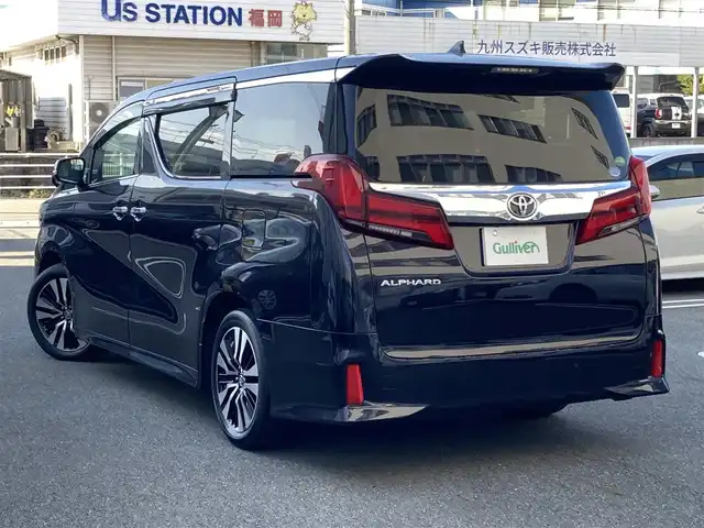 トヨタ アルファード S Cパッケージ 福岡県 2019(令1)年 2.5万km スパークリングブラックパールクリスタルシャイン ・ツインムーンルーフ/・3眼LEDヘッドランプ/・LEDシーケンシャルターンランプ/・LEDコーナリングランプ/・Toyota Safety Sense/・プリクラッシュセーフティ（歩行者［昼夜］・自転車運転者［昼］検知機能付衝突回避支援タイプ/ミリ波レーダー＋単眼カメラ方式）/・レーントレーシングアシスト［LTA］/・レーダークルーズコントロール（全車速追従機能付）/・ロードサインアシスト［RSA］/・アダプティブハイビームシステム［AHS］/・オートマチックハイビーム［AHB］/・先行車発進告知機能［TMN］/・ブラインドスポットモニター［BSM］/・リヤクロストラフィックアラート［RCTA］/・インテリジェントクリアランスソナー/・レーダークルーズコントロール/・社外9インチナビ&Bluetooth&CD/DVD&TV/・フリップダウンモニター/・バックカメラ/・ビルドインETC/・両側パワースライドドア/・合皮シート/・パワーシート（一列目・二列目）/・シートヒーター/エアシート（運転席・助手席）/・電動リアゲート/・前後ドライブレコーダー/・オットマン/・純正18インチアルミホイール/・3眼LEDライト/・ステアリングヒーター/・nanoe