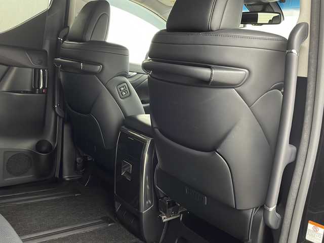 トヨタ アルファード S Cパッケージ 福岡県 2019(令1)年 2.5万km スパークリングブラックパールクリスタルシャイン ・ツインムーンルーフ/・3眼LEDヘッドランプ/・LEDシーケンシャルターンランプ/・LEDコーナリングランプ/・Toyota Safety Sense/・プリクラッシュセーフティ（歩行者［昼夜］・自転車運転者［昼］検知機能付衝突回避支援タイプ/ミリ波レーダー＋単眼カメラ方式）/・レーントレーシングアシスト［LTA］/・レーダークルーズコントロール（全車速追従機能付）/・ロードサインアシスト［RSA］/・アダプティブハイビームシステム［AHS］/・オートマチックハイビーム［AHB］/・先行車発進告知機能［TMN］/・ブラインドスポットモニター［BSM］/・リヤクロストラフィックアラート［RCTA］/・インテリジェントクリアランスソナー/・レーダークルーズコントロール/・社外9インチナビ&Bluetooth&CD/DVD&TV/・フリップダウンモニター/・バックカメラ/・ビルドインETC/・両側パワースライドドア/・合皮シート/・パワーシート（一列目・二列目）/・シートヒーター/エアシート（運転席・助手席）/・電動リアゲート/・前後ドライブレコーダー/・オットマン/・純正18インチアルミホイール/・3眼LEDライト/・ステアリングヒーター/・nanoe