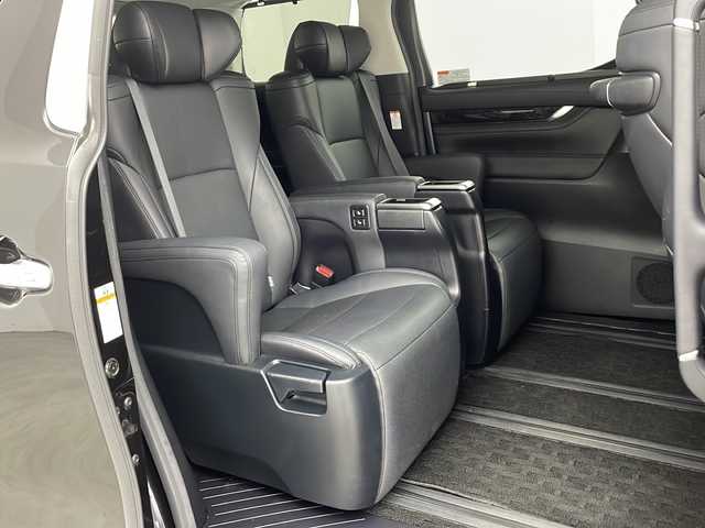 トヨタ アルファード S Cパッケージ 福岡県 2019(令1)年 2.5万km スパークリングブラックパールクリスタルシャイン ・ツインムーンルーフ/・3眼LEDヘッドランプ/・LEDシーケンシャルターンランプ/・LEDコーナリングランプ/・Toyota Safety Sense/・プリクラッシュセーフティ（歩行者［昼夜］・自転車運転者［昼］検知機能付衝突回避支援タイプ/ミリ波レーダー＋単眼カメラ方式）/・レーントレーシングアシスト［LTA］/・レーダークルーズコントロール（全車速追従機能付）/・ロードサインアシスト［RSA］/・アダプティブハイビームシステム［AHS］/・オートマチックハイビーム［AHB］/・先行車発進告知機能［TMN］/・ブラインドスポットモニター［BSM］/・リヤクロストラフィックアラート［RCTA］/・インテリジェントクリアランスソナー/・レーダークルーズコントロール/・社外9インチナビ&Bluetooth&CD/DVD&TV/・フリップダウンモニター/・バックカメラ/・ビルドインETC/・両側パワースライドドア/・合皮シート/・パワーシート（一列目・二列目）/・シートヒーター/エアシート（運転席・助手席）/・電動リアゲート/・前後ドライブレコーダー/・オットマン/・純正18インチアルミホイール/・3眼LEDライト/・ステアリングヒーター/・nanoe