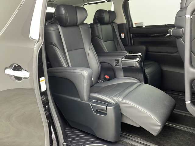 トヨタ アルファード S Cパッケージ 福岡県 2019(令1)年 2.5万km スパークリングブラックパールクリスタルシャイン ・ツインムーンルーフ/・3眼LEDヘッドランプ/・LEDシーケンシャルターンランプ/・LEDコーナリングランプ/・Toyota Safety Sense/・プリクラッシュセーフティ（歩行者［昼夜］・自転車運転者［昼］検知機能付衝突回避支援タイプ/ミリ波レーダー＋単眼カメラ方式）/・レーントレーシングアシスト［LTA］/・レーダークルーズコントロール（全車速追従機能付）/・ロードサインアシスト［RSA］/・アダプティブハイビームシステム［AHS］/・オートマチックハイビーム［AHB］/・先行車発進告知機能［TMN］/・ブラインドスポットモニター［BSM］/・リヤクロストラフィックアラート［RCTA］/・インテリジェントクリアランスソナー/・レーダークルーズコントロール/・社外9インチナビ&Bluetooth&CD/DVD&TV/・フリップダウンモニター/・バックカメラ/・ビルドインETC/・両側パワースライドドア/・合皮シート/・パワーシート（一列目・二列目）/・シートヒーター/エアシート（運転席・助手席）/・電動リアゲート/・前後ドライブレコーダー/・オットマン/・純正18インチアルミホイール/・3眼LEDライト/・ステアリングヒーター/・nanoe