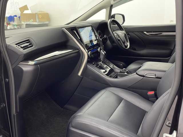 トヨタ アルファード S Cパッケージ 福岡県 2019(令1)年 2.5万km スパークリングブラックパールクリスタルシャイン ・ツインムーンルーフ/・3眼LEDヘッドランプ/・LEDシーケンシャルターンランプ/・LEDコーナリングランプ/・Toyota Safety Sense/・プリクラッシュセーフティ（歩行者［昼夜］・自転車運転者［昼］検知機能付衝突回避支援タイプ/ミリ波レーダー＋単眼カメラ方式）/・レーントレーシングアシスト［LTA］/・レーダークルーズコントロール（全車速追従機能付）/・ロードサインアシスト［RSA］/・アダプティブハイビームシステム［AHS］/・オートマチックハイビーム［AHB］/・先行車発進告知機能［TMN］/・ブラインドスポットモニター［BSM］/・リヤクロストラフィックアラート［RCTA］/・インテリジェントクリアランスソナー/・レーダークルーズコントロール/・社外9インチナビ&Bluetooth&CD/DVD&TV/・フリップダウンモニター/・バックカメラ/・ビルドインETC/・両側パワースライドドア/・合皮シート/・パワーシート（一列目・二列目）/・シートヒーター/エアシート（運転席・助手席）/・電動リアゲート/・前後ドライブレコーダー/・オットマン/・純正18インチアルミホイール/・3眼LEDライト/・ステアリングヒーター/・nanoe