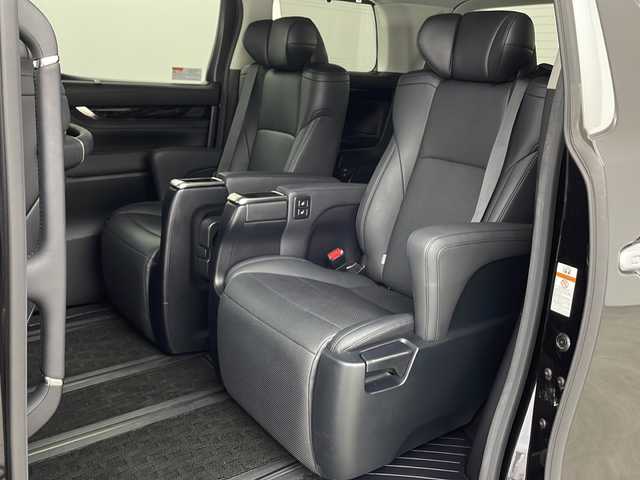 トヨタ アルファード S Cパッケージ 福岡県 2019(令1)年 2.5万km スパークリングブラックパールクリスタルシャイン ・ツインムーンルーフ/・3眼LEDヘッドランプ/・LEDシーケンシャルターンランプ/・LEDコーナリングランプ/・Toyota Safety Sense/・プリクラッシュセーフティ（歩行者［昼夜］・自転車運転者［昼］検知機能付衝突回避支援タイプ/ミリ波レーダー＋単眼カメラ方式）/・レーントレーシングアシスト［LTA］/・レーダークルーズコントロール（全車速追従機能付）/・ロードサインアシスト［RSA］/・アダプティブハイビームシステム［AHS］/・オートマチックハイビーム［AHB］/・先行車発進告知機能［TMN］/・ブラインドスポットモニター［BSM］/・リヤクロストラフィックアラート［RCTA］/・インテリジェントクリアランスソナー/・レーダークルーズコントロール/・社外9インチナビ&Bluetooth&CD/DVD&TV/・フリップダウンモニター/・バックカメラ/・ビルドインETC/・両側パワースライドドア/・合皮シート/・パワーシート（一列目・二列目）/・シートヒーター/エアシート（運転席・助手席）/・電動リアゲート/・前後ドライブレコーダー/・オットマン/・純正18インチアルミホイール/・3眼LEDライト/・ステアリングヒーター/・nanoe