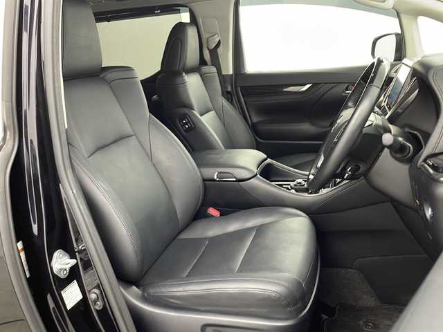 トヨタ アルファード S Cパッケージ 福岡県 2019(令1)年 2.5万km スパークリングブラックパールクリスタルシャイン ・ツインムーンルーフ/・3眼LEDヘッドランプ/・LEDシーケンシャルターンランプ/・LEDコーナリングランプ/・Toyota Safety Sense/・プリクラッシュセーフティ（歩行者［昼夜］・自転車運転者［昼］検知機能付衝突回避支援タイプ/ミリ波レーダー＋単眼カメラ方式）/・レーントレーシングアシスト［LTA］/・レーダークルーズコントロール（全車速追従機能付）/・ロードサインアシスト［RSA］/・アダプティブハイビームシステム［AHS］/・オートマチックハイビーム［AHB］/・先行車発進告知機能［TMN］/・ブラインドスポットモニター［BSM］/・リヤクロストラフィックアラート［RCTA］/・インテリジェントクリアランスソナー/・レーダークルーズコントロール/・社外9インチナビ&Bluetooth&CD/DVD&TV/・フリップダウンモニター/・バックカメラ/・ビルドインETC/・両側パワースライドドア/・合皮シート/・パワーシート（一列目・二列目）/・シートヒーター/エアシート（運転席・助手席）/・電動リアゲート/・前後ドライブレコーダー/・オットマン/・純正18インチアルミホイール/・3眼LEDライト/・ステアリングヒーター/・nanoe
