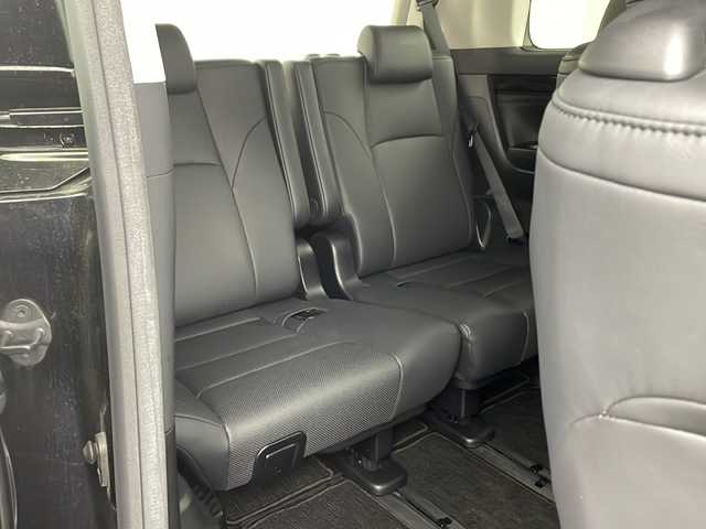 トヨタ アルファード S Cパッケージ 福岡県 2019(令1)年 2.5万km スパークリングブラックパールクリスタルシャイン ・ツインムーンルーフ/・3眼LEDヘッドランプ/・LEDシーケンシャルターンランプ/・LEDコーナリングランプ/・Toyota Safety Sense/・プリクラッシュセーフティ（歩行者［昼夜］・自転車運転者［昼］検知機能付衝突回避支援タイプ/ミリ波レーダー＋単眼カメラ方式）/・レーントレーシングアシスト［LTA］/・レーダークルーズコントロール（全車速追従機能付）/・ロードサインアシスト［RSA］/・アダプティブハイビームシステム［AHS］/・オートマチックハイビーム［AHB］/・先行車発進告知機能［TMN］/・ブラインドスポットモニター［BSM］/・リヤクロストラフィックアラート［RCTA］/・インテリジェントクリアランスソナー/・レーダークルーズコントロール/・社外9インチナビ&Bluetooth&CD/DVD&TV/・フリップダウンモニター/・バックカメラ/・ビルドインETC/・両側パワースライドドア/・合皮シート/・パワーシート（一列目・二列目）/・シートヒーター/エアシート（運転席・助手席）/・電動リアゲート/・前後ドライブレコーダー/・オットマン/・純正18インチアルミホイール/・3眼LEDライト/・ステアリングヒーター/・nanoe