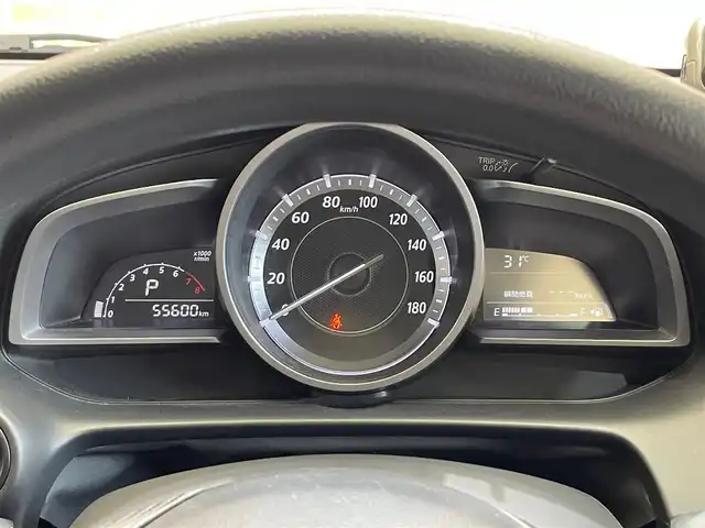 マツダ デミオ 13S 岩手県 2015(平27)年 5.6万km アークティックホワイト ４WD/スマートシティブレーキアシスト/MTモード付きAT/コーナーセンサー/横滑り防止装置/ヘッドライトレベライザー/アイドリングストップ/純正ナビ（Bluetooth USB）/ステアリングスイッチ/ドアミラーウインカー/ドアバイザー/スペアキー/カーテンエアバック/社外フロアマット
