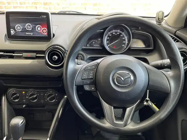 マツダ デミオ 13S 岩手県 2015(平27)年 5.6万km アークティックホワイト ４WD/スマートシティブレーキアシスト/MTモード付きAT/コーナーセンサー/横滑り防止装置/ヘッドライトレベライザー/アイドリングストップ/純正ナビ（Bluetooth USB）/ステアリングスイッチ/ドアミラーウインカー/ドアバイザー/スペアキー/カーテンエアバック/社外フロアマット