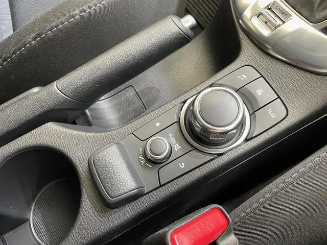 マツダ デミオ 13S 岩手県 2015(平27)年 5.6万km アークティックホワイト ４WD/スマートシティブレーキアシスト/MTモード付きAT/コーナーセンサー/横滑り防止装置/ヘッドライトレベライザー/アイドリングストップ/純正ナビ（Bluetooth USB）/ステアリングスイッチ/ドアミラーウインカー/ドアバイザー/スペアキー/カーテンエアバック/社外フロアマット