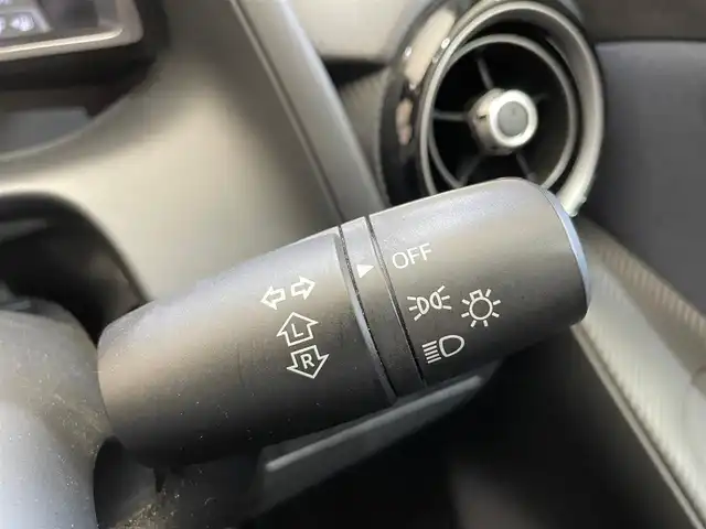 マツダ デミオ 13S 岩手県 2015(平27)年 5.6万km アークティックホワイト ４WD/スマートシティブレーキアシスト/MTモード付きAT/コーナーセンサー/横滑り防止装置/ヘッドライトレベライザー/アイドリングストップ/純正ナビ（Bluetooth USB）/ステアリングスイッチ/ドアミラーウインカー/ドアバイザー/スペアキー/カーテンエアバック/社外フロアマット