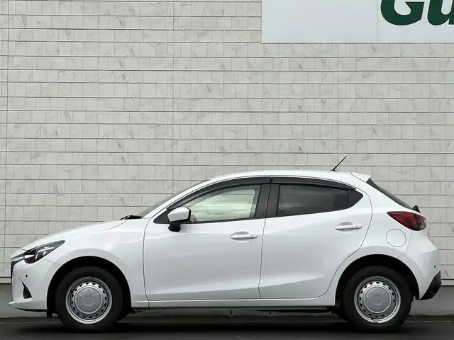 マツダ デミオ 13S 岩手県 2015(平27)年 5.6万km アークティックホワイト 禁煙車/４WD/スマートシティブレーキアシスト/MTモード付きAT/コーナーセンサー/横滑り防止装置/ヘッドライトレベライザー/純正ナビ/→Bluetooth/FM/AM/USB/ステアリングスイッチ/〇プッシュスタート/〇電動格納ミラー/〇ドアバイザー/〇フロアマット/〇シガーソケット/〇スマートキー