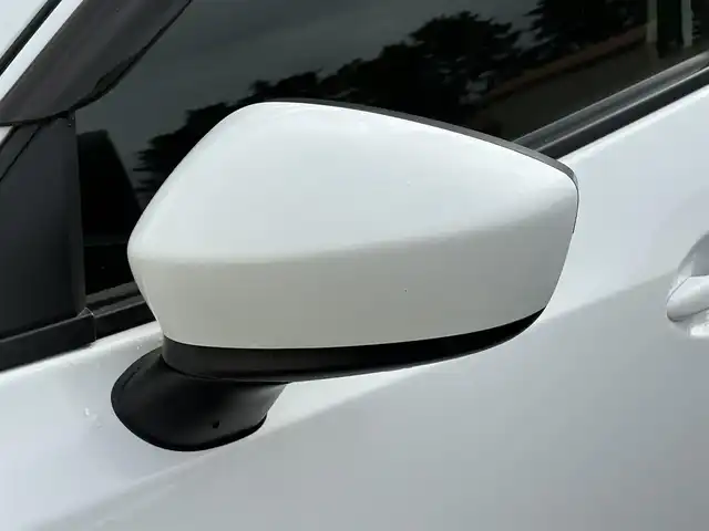 マツダ デミオ 13S 岩手県 2015(平27)年 5.6万km アークティックホワイト 禁煙車/４WD/スマートシティブレーキアシスト/MTモード付きAT/コーナーセンサー/横滑り防止装置/ヘッドライトレベライザー/純正ナビ/→Bluetooth/FM/AM/USB/ステアリングスイッチ/〇プッシュスタート/〇電動格納ミラー/〇ドアバイザー/〇フロアマット/〇シガーソケット/〇スマートキー