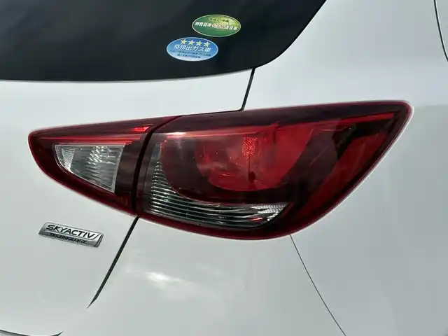 マツダ デミオ 13S 岩手県 2015(平27)年 5.6万km アークティックホワイト 禁煙車/４WD/スマートシティブレーキアシスト/MTモード付きAT/コーナーセンサー/横滑り防止装置/ヘッドライトレベライザー/純正ナビ/→Bluetooth/FM/AM/USB/ステアリングスイッチ/〇プッシュスタート/〇電動格納ミラー/〇ドアバイザー/〇フロアマット/〇シガーソケット/〇スマートキー