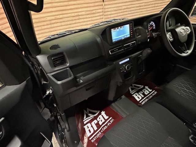 ダイハツ アトレー バン RS 道央・札幌 2022(令4)年 2.1万km ブラックマイカメタリック 【2507036305】/４ＷＤ　/衝突軽減ブレーキ　/ハイルーフ　/純正ディスプレイオーディオ　/Ｂｌｕｅｔｏｏｔｈ　/バックカメラ　/両側電動スライドドア　/ターボ　/レーダークルーズ　/コーナーセンサー　/ＬＥＤヘッドライト　/フォグＬＥＤ