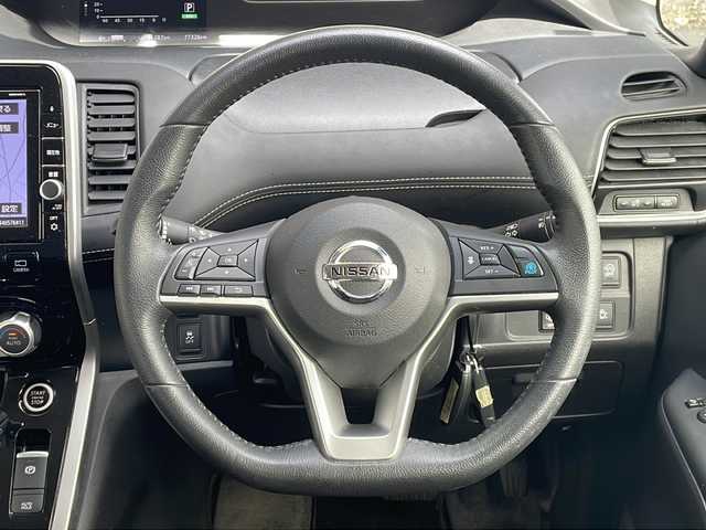 日産 セレナ ハイウェイスター Vセレクション 長野県 2018(平30)年 7.8万km ダイヤモンドブラック プロパイロット/純正９型ナビフルセグTV/全周囲カメラ/ドライブレコーダー/純正エンジンスターター/両側パワースライドドア/社外15インチアルミ/ETC/コーナーセンサー /ワンオーナー /保証書・取説/スペアキー