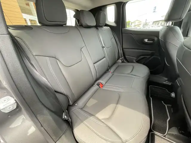 クライスラー・ジープ ジープ レネゲード リミテッド 栃木県 2020(令2)年 4万km グレー スマートキー/ナビ/フルセグTV/バックカメラ/AppleCarPlay/ACC/レーンキープアシスト/ブラインドスポット/ETC/黒レザーシート /シートヒーター /ヒートステアリング /LEDヘッドライト/オートライト/リアパークセンサー/ブレーキアシスト