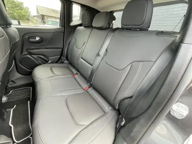 クライスラー・ジープ ジープ レネゲード リミテッド 栃木県 2020(令2)年 4万km グレー スマートキー/ナビ/フルセグTV/バックカメラ/AppleCarPlay/ACC/レーンキープアシスト/ブラインドスポット/ETC/黒レザーシート /シートヒーター /ヒートステアリング /LEDヘッドライト/オートライト/リアパークセンサー/ブレーキアシスト