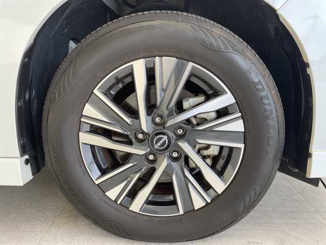 日産 セレナ e－パワー ハイウェイスター V 愛知県 2023(令5)年 2.5万km プリズムホワイト プロパイロット/7インチSDナビ（あり）/フリップダウンモニター/全方位カメラ/両側パワースライドドア/レーダークルーズコントロール/イージーオープン機能/コーナーセンサー/純正アルミホイール/ブラインドスポットモニター/LEDヘッドライト/インテリジェントミラー/リアオートエアコン/オートマチックハイビーム/ドライブレコーダー/ETC/衝突被害軽減ブレーキ/フルセグTV/CD DVD/Bluetooth/ステアリングスイッチ/スマートキー/プッシュスタート