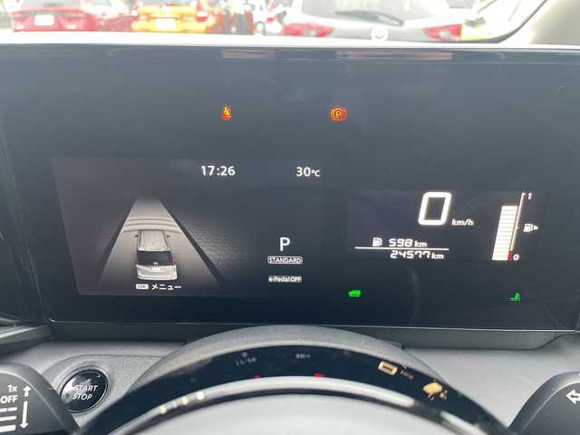 日産 セレナ e－パワー ハイウェイスター V 愛知県 2023(令5)年 2.5万km プリズムホワイト プロパイロット/7インチSDナビ（あり）/フリップダウンモニター/全方位カメラ/両側パワースライドドア/レーダークルーズコントロール/イージーオープン機能/コーナーセンサー/純正アルミホイール/ブラインドスポットモニター/LEDヘッドライト/インテリジェントミラー/リアオートエアコン/オートマチックハイビーム/ドライブレコーダー/ETC/衝突被害軽減ブレーキ/フルセグTV/CD DVD/Bluetooth/ステアリングスイッチ/スマートキー/プッシュスタート