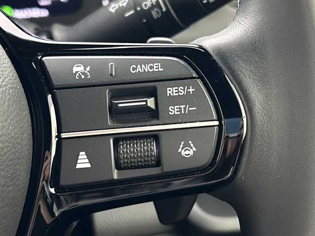 ホンダ ステップワゴン スパーダ 宮城県 2023(令5)年 6.7万km プラチナホワイトパール ホンダセンシング//純正ナビ（LXM-237VFLi）/・Bluetooth/CD/DVD/HDMI/フルセグTV//バックカメラ//両側パワースライドドア//アダプティブクルーズコントロール//衝突被害軽減ブレーキ//踏み間違い軽減//路外逸脱警報//先行車発進お知らせ//標識認識機能//ブラインドスポットモニター//パワーバックドア//LEDヘッドライト//オートライト//オートマチックハイビーム//前席シートヒーター//ハーフレザーシート//パドルシフト//電動パーキング//ウォークスルー//革巻きステアリング//ヘッドライトリベライザー//ECON//横滑り防止装置//アイドリングストップ