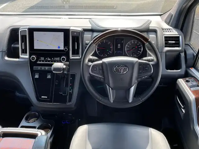 トヨタ グランエース プレミアム 神奈川県 2024(令6)年 1.8万km ホワイトパールクリスタルシャイン 黒革シート/純正メモリーナビ・地デジTV/純正12.1インチフリップダウンモニター/パノラマモニター/ビルトインETC2.0/デジタルインナーミラー/両側パワースライドドア/バックドアイージークローザードア/トヨタセーフティセンス/レーダークルーズコントロール/PCS/LDA/BSM/RCTA/PKSB/RSA/コーナーセンサー/オートハイビーム/純正17インチAW/RS-Rダウンサス(純正積み込み)/LEDライト/LEDフォグライト/前席パワーシート/シートヒーター/ウッドコンビハンドル/アイドリングストップ/オート電格ミラー/プッシュスタート/スマートキー×2/保証書・取説あり