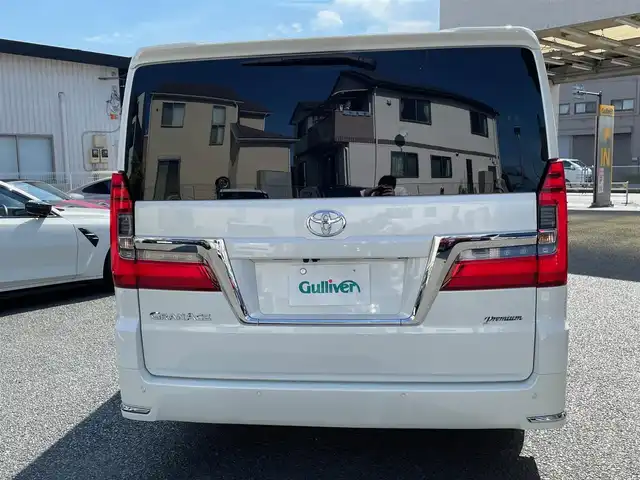 トヨタ グランエース プレミアム 神奈川県 2024(令6)年 1.8万km ホワイトパールクリスタルシャイン 黒革シート/純正メモリーナビ・地デジTV/純正12.1インチフリップダウンモニター/パノラマモニター/ビルトインETC2.0/デジタルインナーミラー/両側パワースライドドア/バックドアイージークローザードア/トヨタセーフティセンス/レーダークルーズコントロール/PCS/LDA/BSM/RCTA/PKSB/RSA/コーナーセンサー/オートハイビーム/純正17インチAW/RS-Rダウンサス(純正積み込み)/LEDライト/LEDフォグライト/前席パワーシート/シートヒーター/ウッドコンビハンドル/アイドリングストップ/オート電格ミラー/プッシュスタート/スマートキー×2/保証書・取説あり