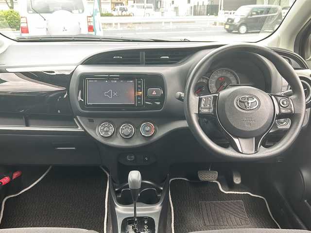 トヨタ ヴィッツ F セーフティーエディションⅢ 鳥取県 2019(令1)年 3.1万km センシュアルレッドマイカ 衝突被害軽減ブレーキ /Toyota Safety Sense C/LEDヘッドライト/バックカメラ/イモビライザー/エアバッグ/ABS/Bluetooth対応/メモリナビ/ドライブレコーダー/DVD再生機能/ETC/ワンオーナー/プッシュスタート