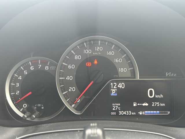 トヨタ ヴィッツ F セーフティーエディションⅢ 鳥取県 2019(令1)年 3.1万km センシュアルレッドマイカ 衝突被害軽減ブレーキ /Toyota Safety Sense C/LEDヘッドライト/バックカメラ/イモビライザー/エアバッグ/ABS/Bluetooth対応/メモリナビ/ドライブレコーダー/DVD再生機能/ETC/ワンオーナー/プッシュスタート