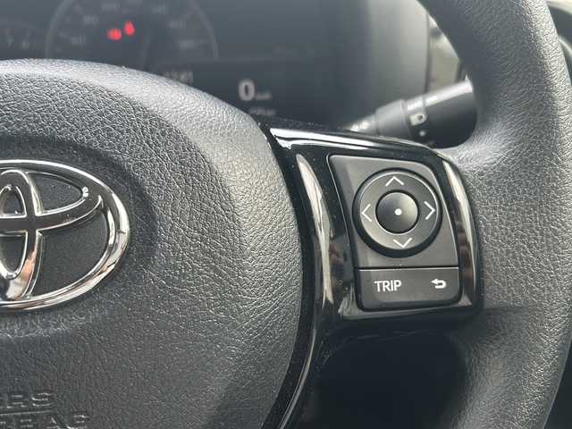 トヨタ ヴィッツ F セーフティーエディションⅢ 鳥取県 2019(令1)年 3.1万km センシュアルレッドマイカ 衝突被害軽減ブレーキ /Toyota Safety Sense C/LEDヘッドライト/バックカメラ/イモビライザー/エアバッグ/ABS/Bluetooth対応/メモリナビ/ドライブレコーダー/DVD再生機能/ETC/ワンオーナー/プッシュスタート