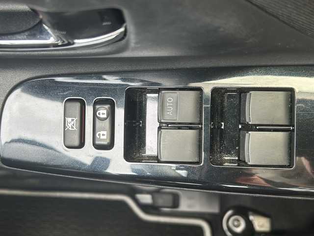 トヨタ ヴィッツ F セーフティーエディションⅢ 鳥取県 2019(令1)年 3.1万km センシュアルレッドマイカ 衝突被害軽減ブレーキ /Toyota Safety Sense C/LEDヘッドライト/バックカメラ/イモビライザー/エアバッグ/ABS/Bluetooth対応/メモリナビ/ドライブレコーダー/DVD再生機能/ETC/ワンオーナー/プッシュスタート