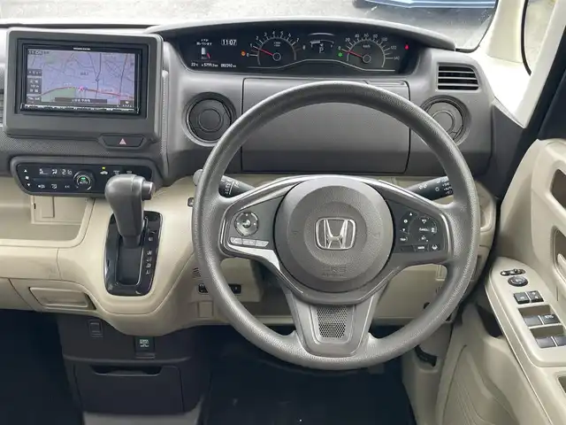 ホンダ Ｎ ＢＯＸ G ホンダセンシング 山梨県 2018(平30)年 8.3万km プラチナホワイトパール (株)IDOMが運営する【じしゃロン甲府店】の自社ローン専用車両になります。/こちらは現金またはオートローンご利用時の価格です。自社ローンご希望の方は別途その旨お申付け下さい/ホンダセンシング/社外メモリーナビ/（Bluetoothオーディオ/SD）/バックカメラ/アクティブクルーズコントロール/LEDヘッドライト/オートエアコン/スマートキー×２/ETC/新車時保証書/取扱説明書