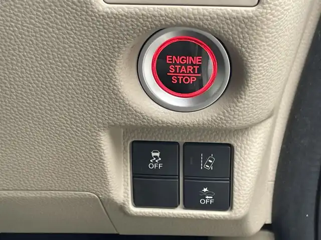 ホンダ Ｎ ＢＯＸ G ホンダセンシング 山梨県 2018(平30)年 8.3万km プラチナホワイトパール (株)IDOMが運営する【じしゃロン甲府店】の自社ローン専用車両になります。/こちらは現金またはオートローンご利用時の価格です。自社ローンご希望の方は別途その旨お申付け下さい/ホンダセンシング/社外メモリーナビ/（Bluetoothオーディオ/SD）/バックカメラ/アクティブクルーズコントロール/LEDヘッドライト/オートエアコン/スマートキー×２/ETC/新車時保証書/取扱説明書