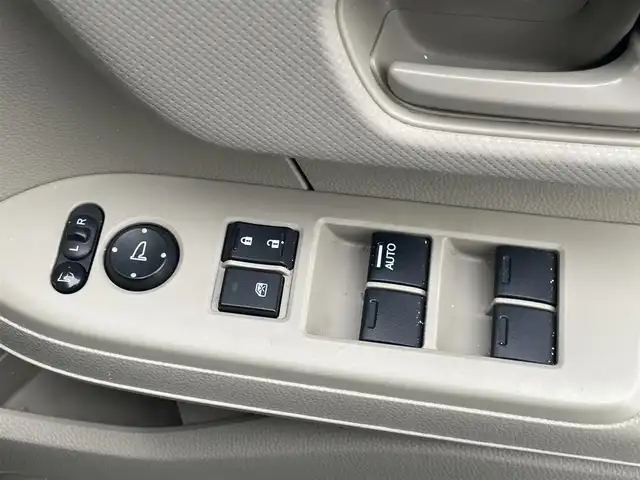 ホンダ Ｎ ＢＯＸ G ホンダセンシング 山梨県 2018(平30)年 8.3万km プラチナホワイトパール (株)IDOMが運営する【じしゃロン甲府店】の自社ローン専用車両になります。/こちらは現金またはオートローンご利用時の価格です。自社ローンご希望の方は別途その旨お申付け下さい/ホンダセンシング/社外メモリーナビ/（Bluetoothオーディオ/SD）/バックカメラ/アクティブクルーズコントロール/LEDヘッドライト/オートエアコン/スマートキー×２/ETC/新車時保証書/取扱説明書