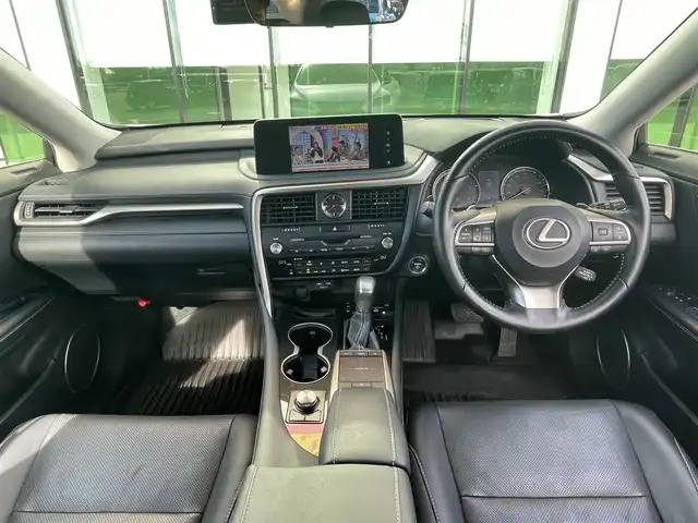 レクサス ＲＸ 450h 和歌山県 2019(令1)年 2.2万km ソニッククォーツ サンルーフ/純正12.3インチナビ/フルセグTV/パノラミックビューモニター/レクサスセーフティーセンス/プリクラッシュセーフティー/レーダークルーズコントロール/ヘッドアップディスプレイ/ブラインドスポットモニター/全席シートヒーター/前席シートエアベンチレーション/ステアリングヒーター/純正18インチアルミホイール/電動リアゲート/純正フロアマット/ビルトインETC2.0/カードキー/ポジションメモリー/LEDヘッドライト/オートライト/オートマチックハイビーム
