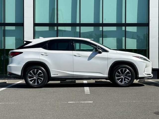 レクサス ＲＸ 450h 和歌山県 2019(令1)年 2.2万km ソニッククォーツ サンルーフ/純正12.3インチナビ/フルセグTV/パノラミックビューモニター/レクサスセーフティーセンス/プリクラッシュセーフティー/レーダークルーズコントロール/ヘッドアップディスプレイ/ブラインドスポットモニター/全席シートヒーター/前席シートエアベンチレーション/ステアリングヒーター/純正18インチアルミホイール/電動リアゲート/純正フロアマット/ビルトインETC2.0/カードキー/ポジションメモリー/LEDヘッドライト/オートライト/オートマチックハイビーム