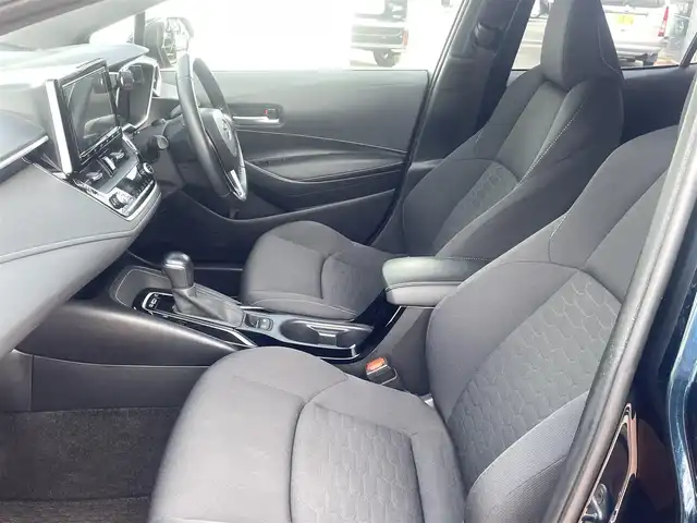トヨタ カローラ スポーツ ハイブリッドG 三重県 2019(令1)年 6.7万km ブラッキッシュアゲハガラスフレーク 純正9インチメモリナビ（NSZT-Y68T)/　＊フルセグテレビ/Bluetooth/FM/AM/バックカメラ/セーフティセンス/3灯式LEDヘッドランプ/オートライト/ボディ同色電動格納ドアミラー/205/55R16タイヤ/　＊16インチアルミホイール/革巻きステアリングホイール/左右独立温度調整オートエアコン/ブラックファブリックシート/スポーツシート/スマートエントリー/プッシュスタート