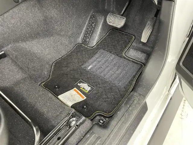 スズキ ジムニー シエラ JC 群馬県 2025(令7)年 0.2万km ピュアホワイトP 純正8インチナビ/・AM/FM/Bluetooth/CD/DVD/USB/フルセグTV/＝＝＝＝＝/純正８インチナビ　スズキセーフティサポート　デュアルセンサーブレーキサポート　車線逸脱警報機能　純正前後ドライブレコーダー　前席シートヒーター　パーキングセンサー　ＥＴＣ　スマートキー　４ＷＤ　禁煙車