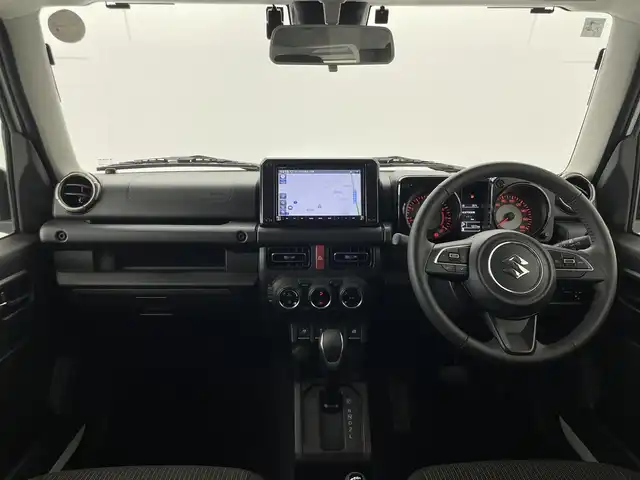 スズキ ジムニー シエラ JC 群馬県 2025(令7)年 0.2万km ピュアホワイトP 純正8インチナビ/・AM/FM/Bluetooth/CD/DVD/USB/フルセグTV/＝＝＝＝＝/純正８インチナビ　スズキセーフティサポート　デュアルセンサーブレーキサポート　車線逸脱警報機能　純正前後ドライブレコーダー　前席シートヒーター　パーキングセンサー　ＥＴＣ　スマートキー　４ＷＤ　禁煙車