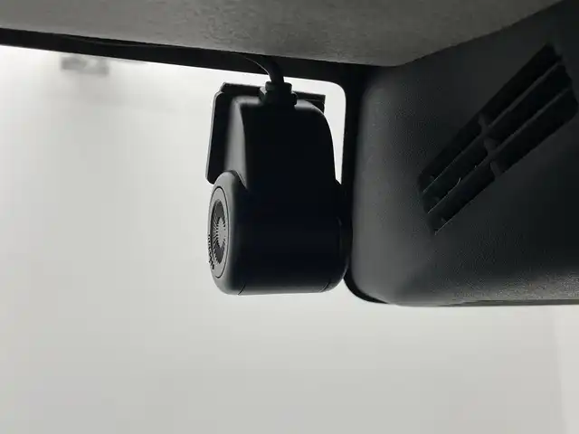 スズキ ジムニー シエラ JC 群馬県 2025(令7)年 0.2万km ピュアホワイトP 純正8インチナビ/・AM/FM/Bluetooth/CD/DVD/USB/フルセグTV/＝＝＝＝＝/純正８インチナビ　スズキセーフティサポート　デュアルセンサーブレーキサポート　車線逸脱警報機能　純正前後ドライブレコーダー　前席シートヒーター　パーキングセンサー　ＥＴＣ　スマートキー　４ＷＤ　禁煙車