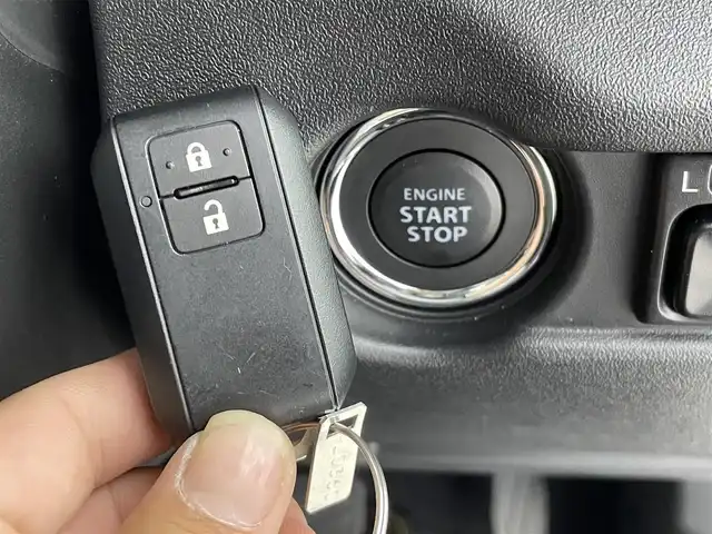 スズキ ジムニー シエラ JC 群馬県 2025(令7)年 0.2万km ピュアホワイトP 純正8インチナビ/・AM/FM/Bluetooth/CD/DVD/USB/フルセグTV/＝＝＝＝＝/純正８インチナビ　スズキセーフティサポート　デュアルセンサーブレーキサポート　車線逸脱警報機能　純正前後ドライブレコーダー　前席シートヒーター　パーキングセンサー　ＥＴＣ　スマートキー　４ＷＤ　禁煙車