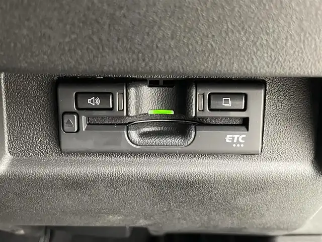 スズキ ジムニー シエラ JC 群馬県 2025(令7)年 0.2万km ピュアホワイトP 純正8インチナビ/・AM/FM/Bluetooth/CD/DVD/USB/フルセグTV/＝＝＝＝＝/純正８インチナビ　スズキセーフティサポート　デュアルセンサーブレーキサポート　車線逸脱警報機能　純正前後ドライブレコーダー　前席シートヒーター　パーキングセンサー　ＥＴＣ　スマートキー　４ＷＤ　禁煙車