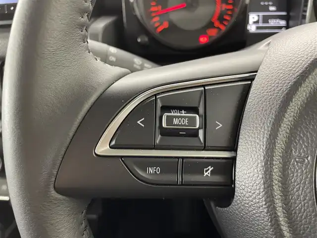 スズキ ジムニー シエラ JC 群馬県 2025(令7)年 0.2万km ピュアホワイトP 純正8インチナビ/・AM/FM/Bluetooth/CD/DVD/USB/フルセグTV/＝＝＝＝＝/純正８インチナビ　スズキセーフティサポート　デュアルセンサーブレーキサポート　車線逸脱警報機能　純正前後ドライブレコーダー　前席シートヒーター　パーキングセンサー　ＥＴＣ　スマートキー　４ＷＤ　禁煙車