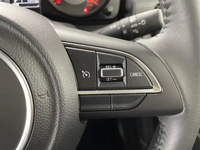 スズキ ジムニー シエラ JC 群馬県 2025(令7)年 0.2万km ピュアホワイトP 純正8インチナビ/・AM/FM/Bluetooth/CD/DVD/USB/フルセグTV/＝＝＝＝＝/純正８インチナビ　スズキセーフティサポート　デュアルセンサーブレーキサポート　車線逸脱警報機能　純正前後ドライブレコーダー　前席シートヒーター　パーキングセンサー　ＥＴＣ　スマートキー　４ＷＤ　禁煙車