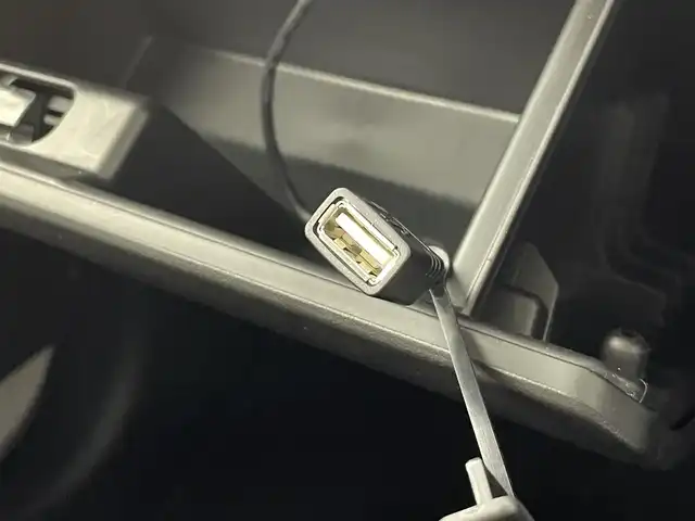 スズキ ジムニー シエラ JC 群馬県 2025(令7)年 0.2万km ピュアホワイトP 純正8インチナビ/・AM/FM/Bluetooth/CD/DVD/USB/フルセグTV/＝＝＝＝＝/純正８インチナビ　スズキセーフティサポート　デュアルセンサーブレーキサポート　車線逸脱警報機能　純正前後ドライブレコーダー　前席シートヒーター　パーキングセンサー　ＥＴＣ　スマートキー　４ＷＤ　禁煙車