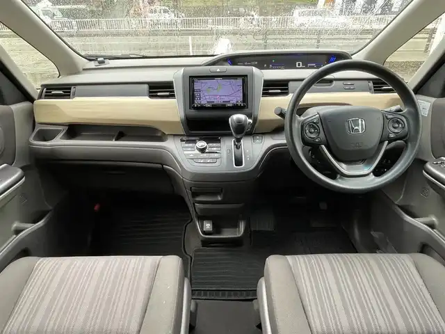 ホンダ フリード G ホンダセンシング 岐阜県 2019(令1)年 0.7万km プレミアムスパークルブラックパール ワンオーナー/4WD/社外SDナビ/【Bluetooth．CD.DVD.AM/FM．TV.AUX】/両側パワースライドドア/衝突軽減ブレーキ/レーンキープアシスト/バックカメラ/クルーズコントロール/シートヒーター/スマートキー/LEDヘッドライト・オート機能付き/ウォークスルー/ETC/ドライブレコーダー/純正フロアマット/ドアバイザー/ウィンカーミラー/アイドリングストップ/スペアキー/保証書/取扱説明書