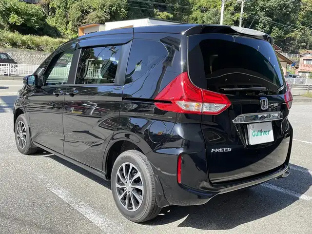 ホンダ フリード G ホンダセンシング 岐阜県 2019(令1)年 0.7万km プレミアムスパークルブラックパール ワンオーナー/4WD/社外SDナビ/【Bluetooth．CD.DVD.AM/FM．TV.AUX】/両側パワースライドドア/衝突軽減ブレーキ/レーンキープアシスト/バックカメラ/クルーズコントロール/シートヒーター/スマートキー/LEDヘッドライト・オート機能付き/ウォークスルー/ETC/ドライブレコーダー/純正フロアマット/ドアバイザー/ウィンカーミラー/アイドリングストップ/スペアキー/保証書/取扱説明書